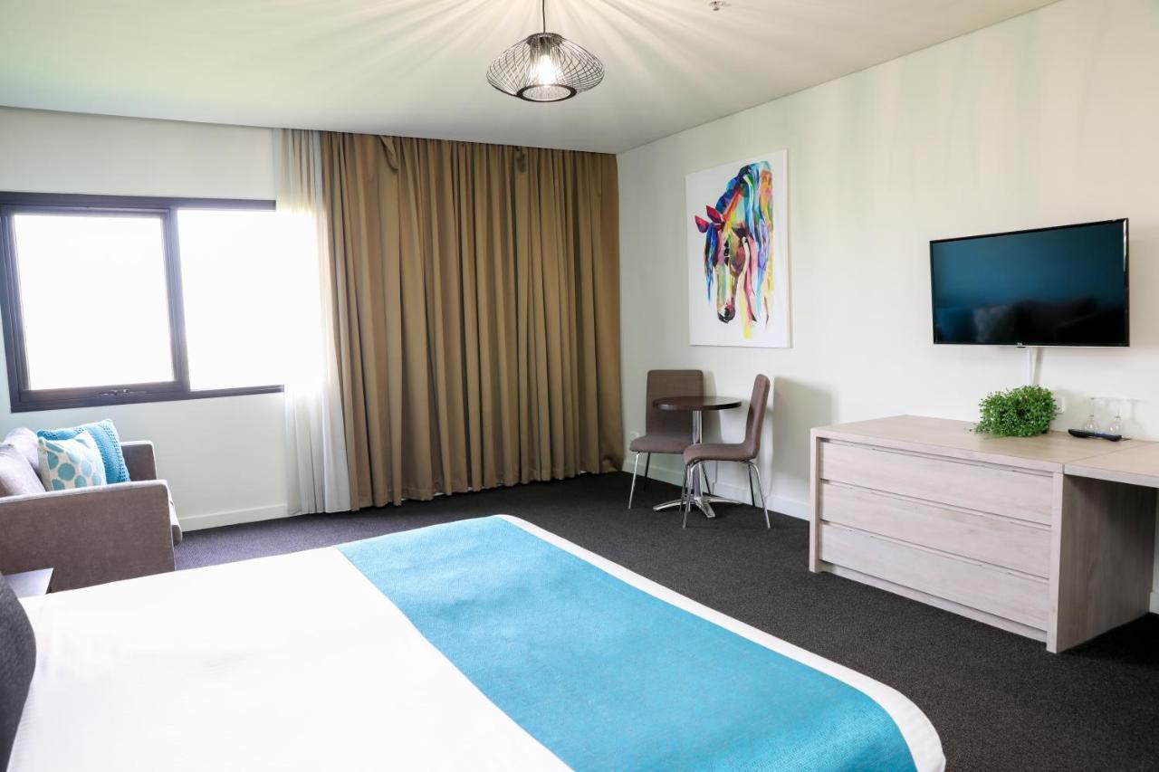 ホテル Mantra Melbourne Melton エクステリア 写真