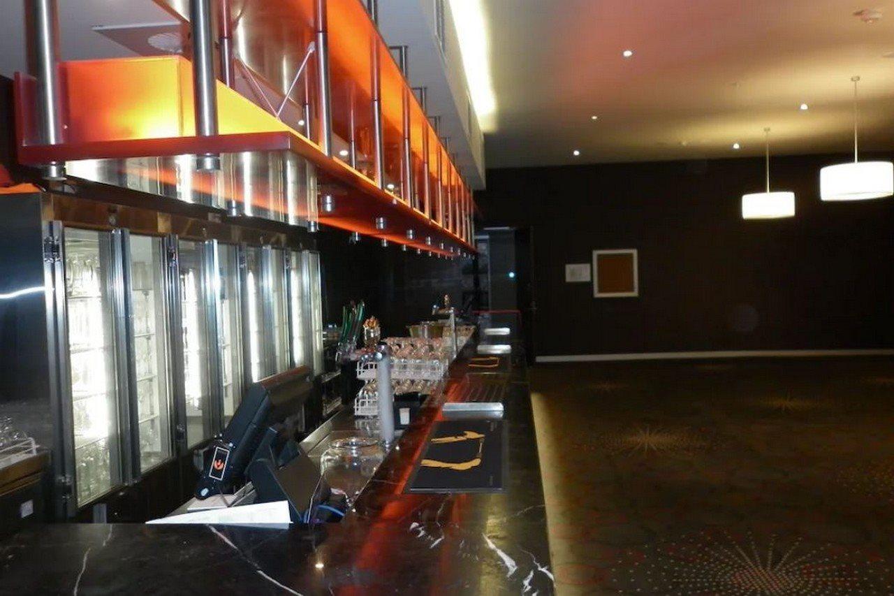 ホテル Mantra Melbourne Melton エクステリア 写真
