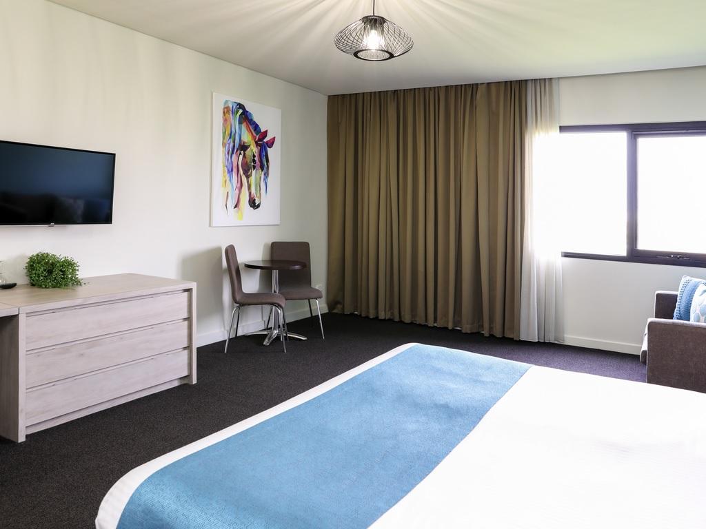 ホテル Mantra Melbourne Melton エクステリア 写真