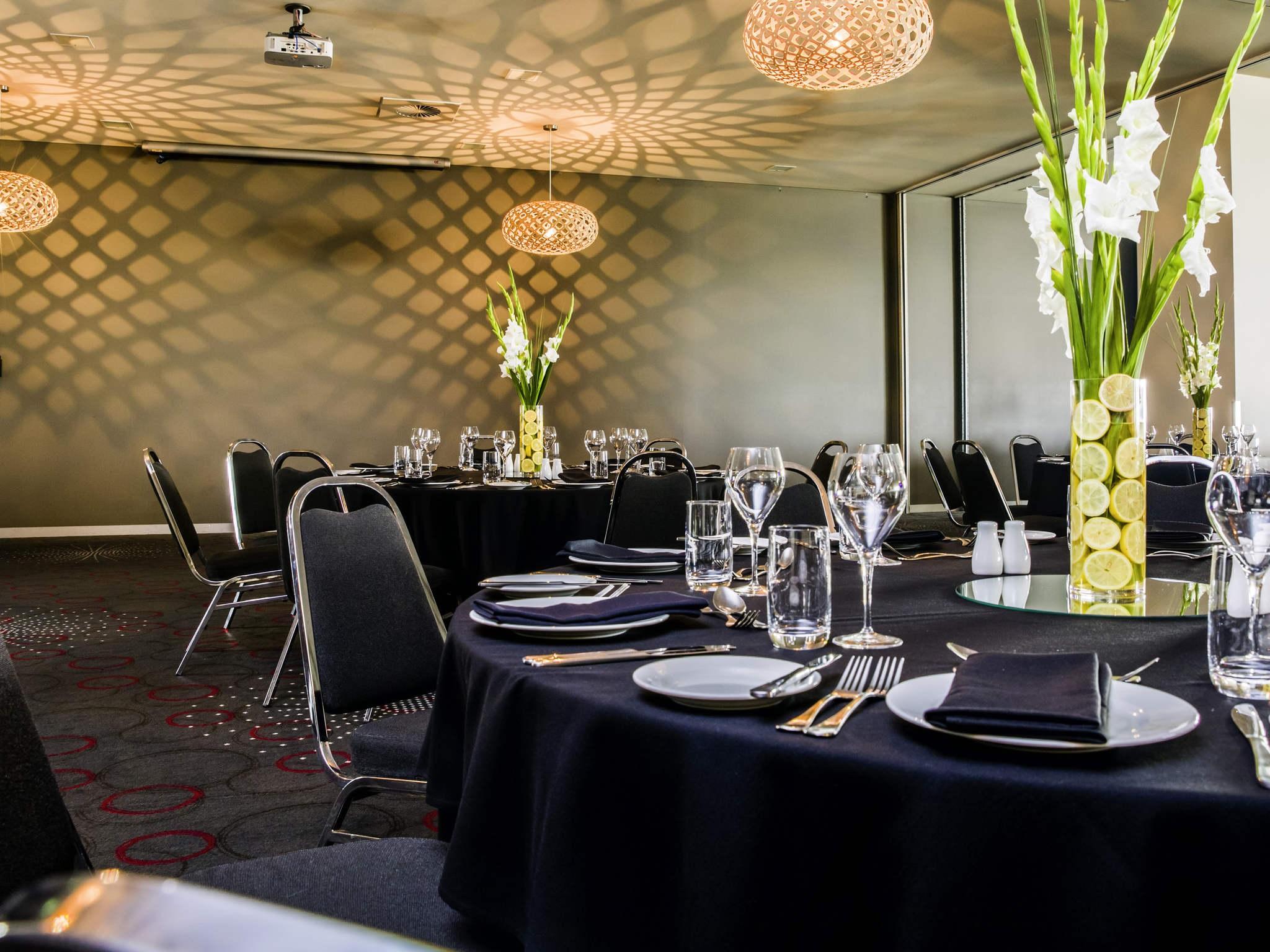 ホテル Mantra Melbourne Melton エクステリア 写真