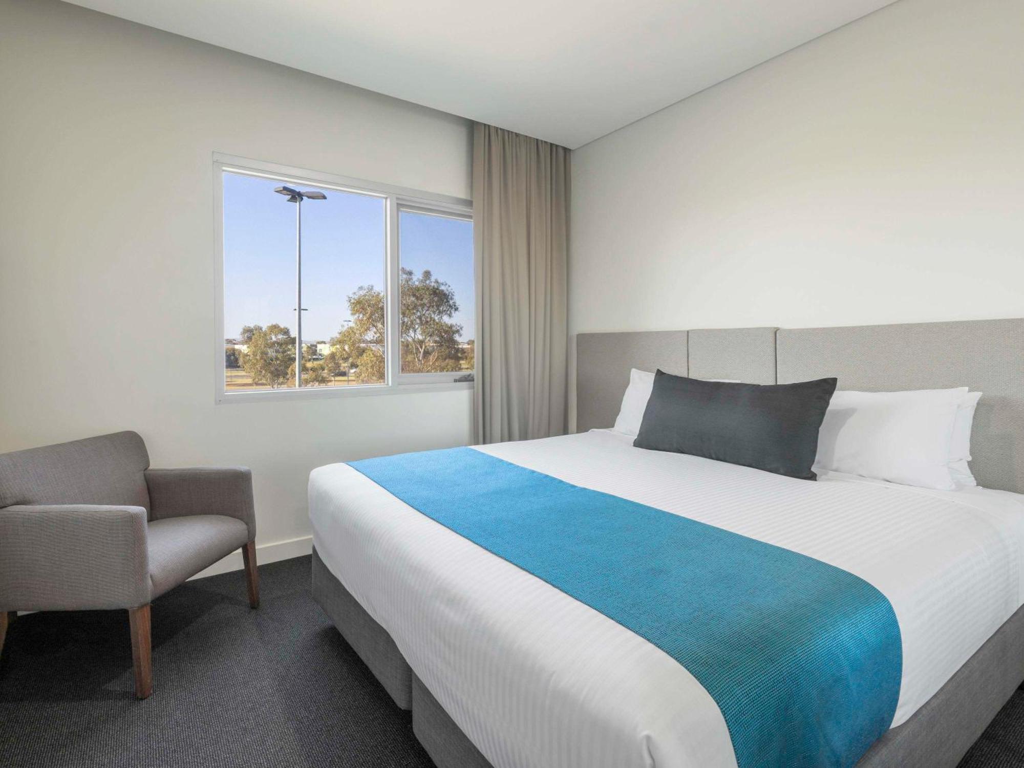 ホテル Mantra Melbourne Melton エクステリア 写真