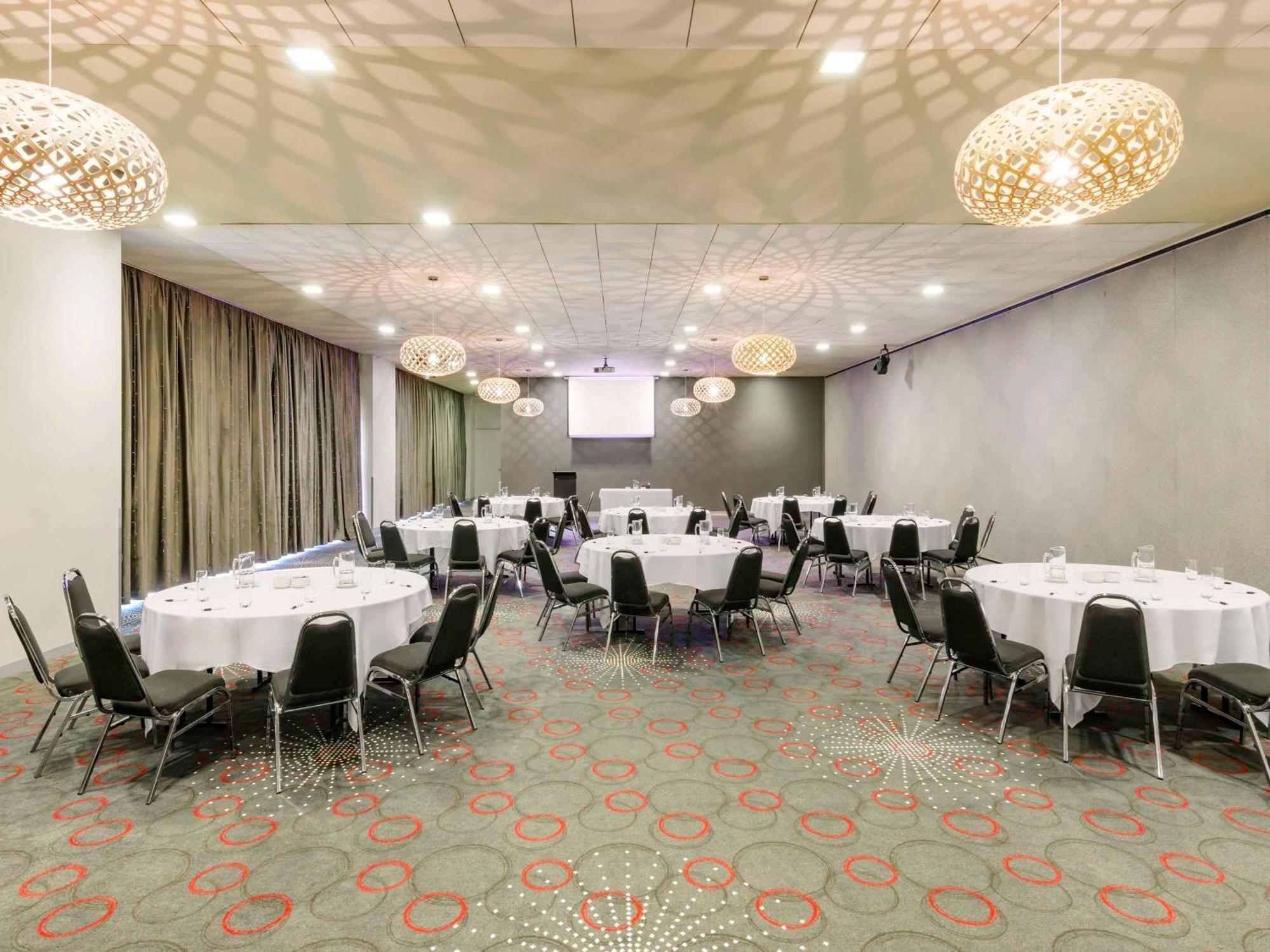 ホテル Mantra Melbourne Melton エクステリア 写真