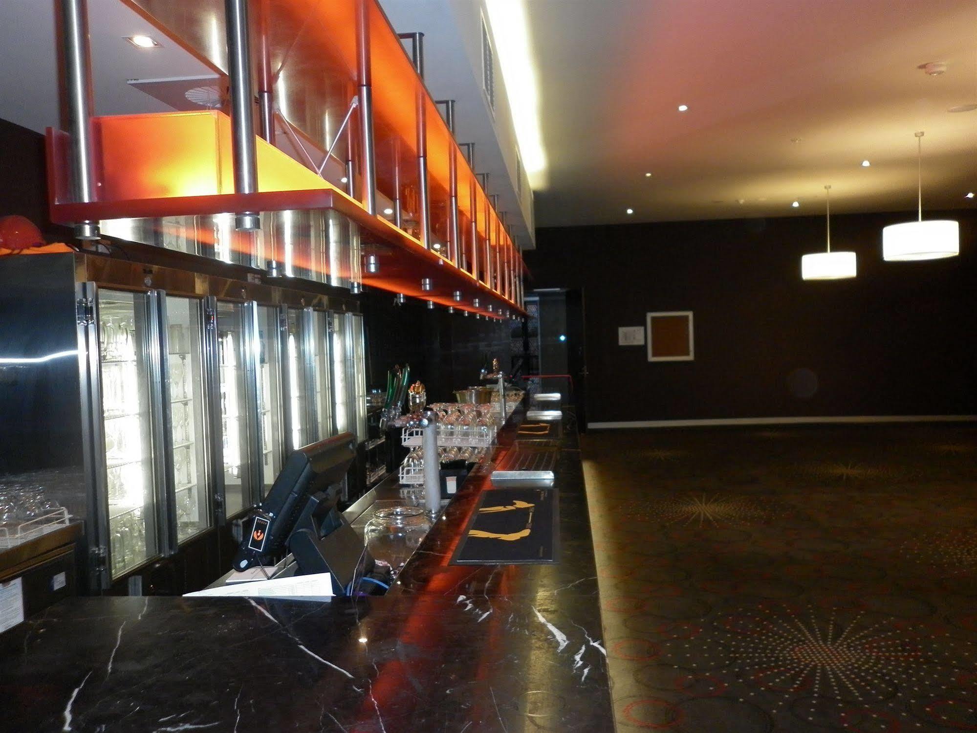 ホテル Mantra Melbourne Melton エクステリア 写真